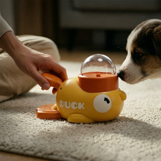 Brinquedo Antiestresse para Cães, Comedouro Interativo Automático, Design Pato Cartoon, Estímulo Mental e Petiscos